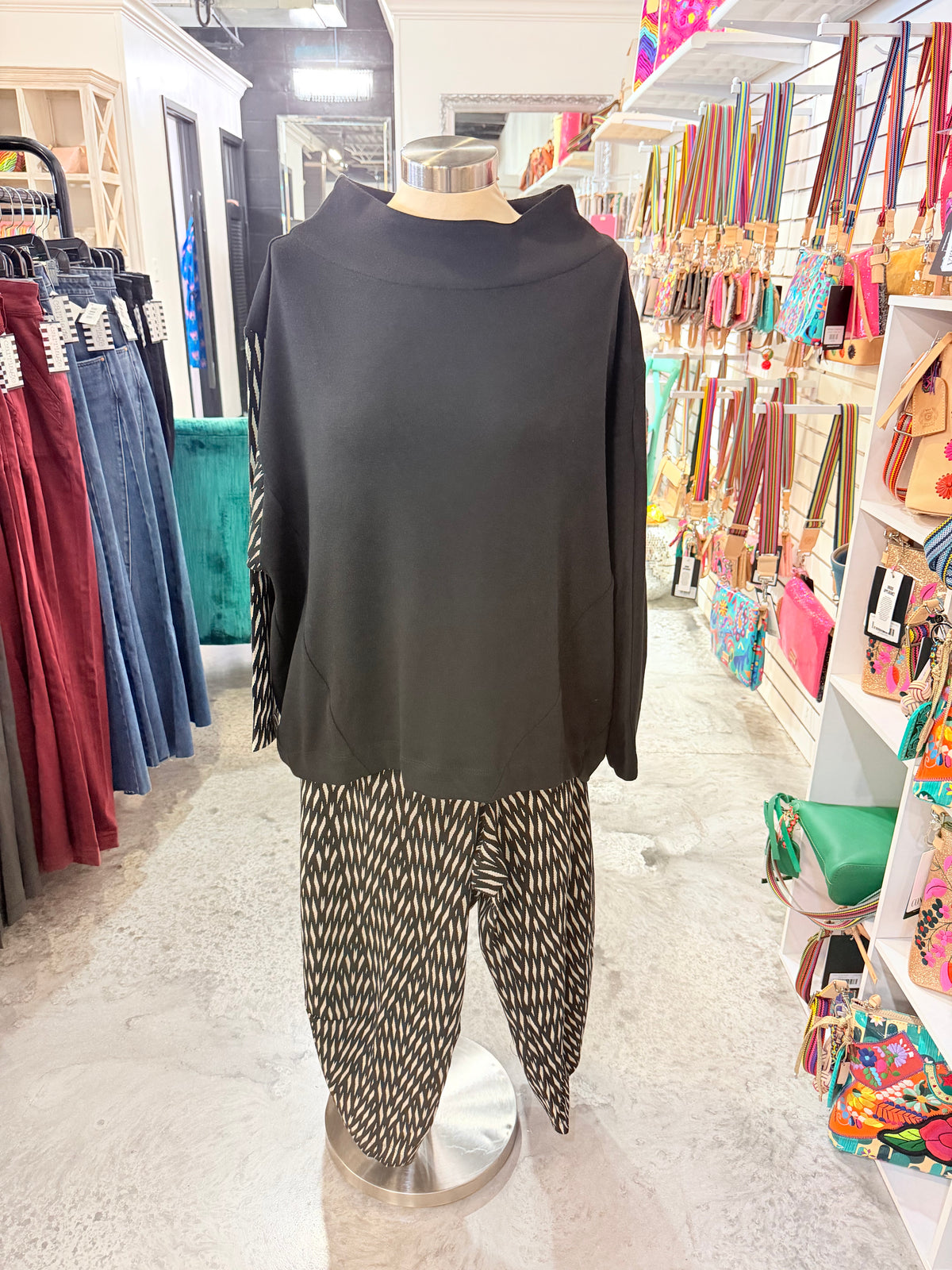 Black Flow Top