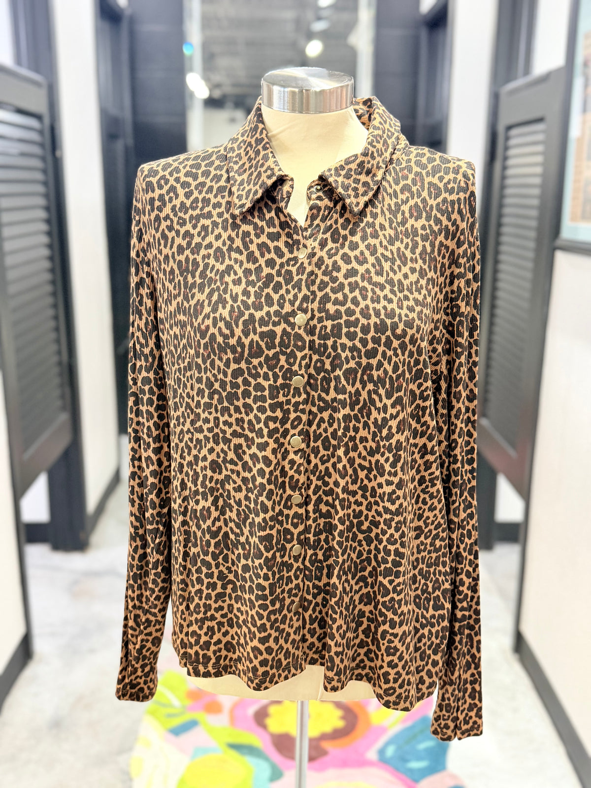 Neuani Leopard Snap Front Top