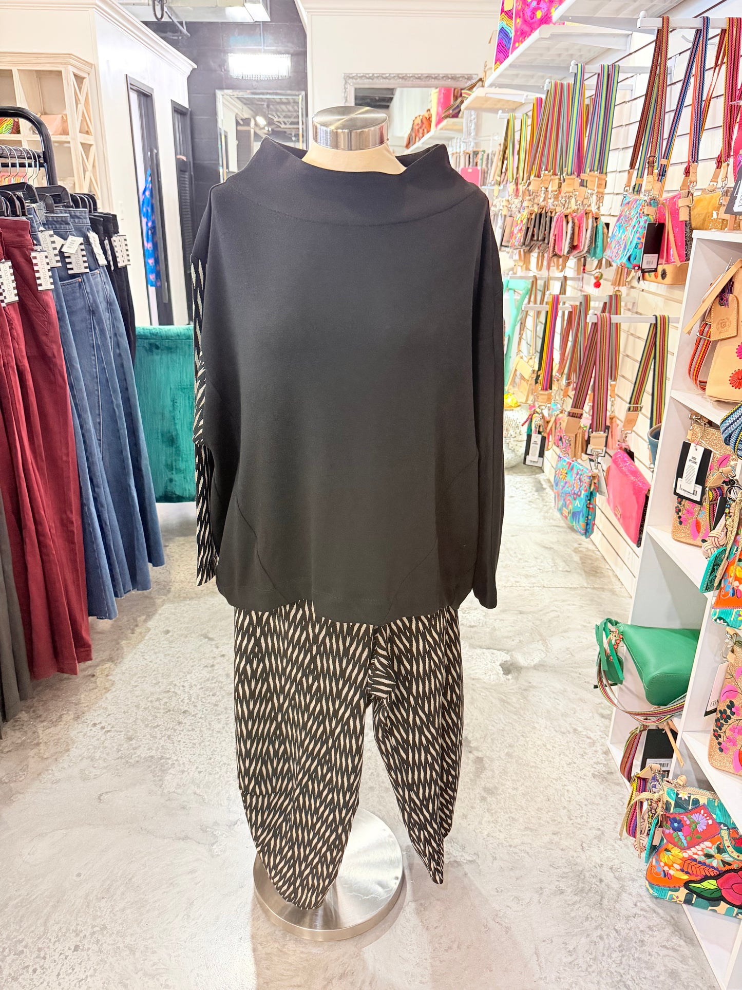 Black Flow Top