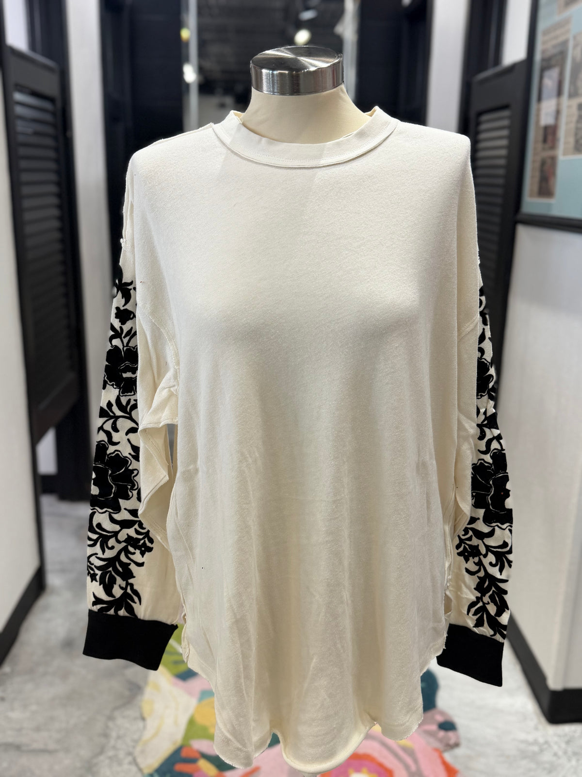 Dust Flora with Black Design Sleeves Top