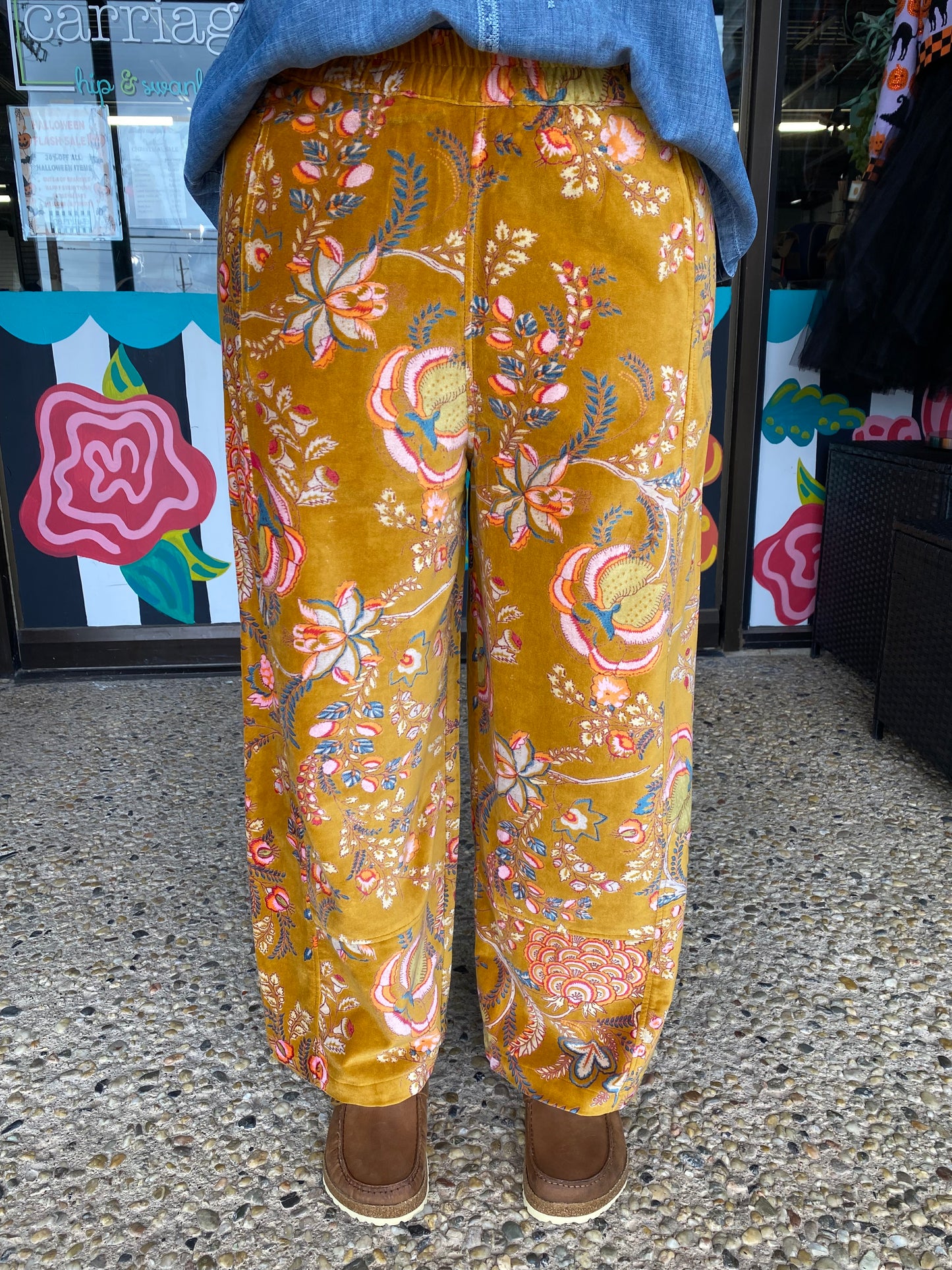 Gold Detailed Pull on Barrel Pant